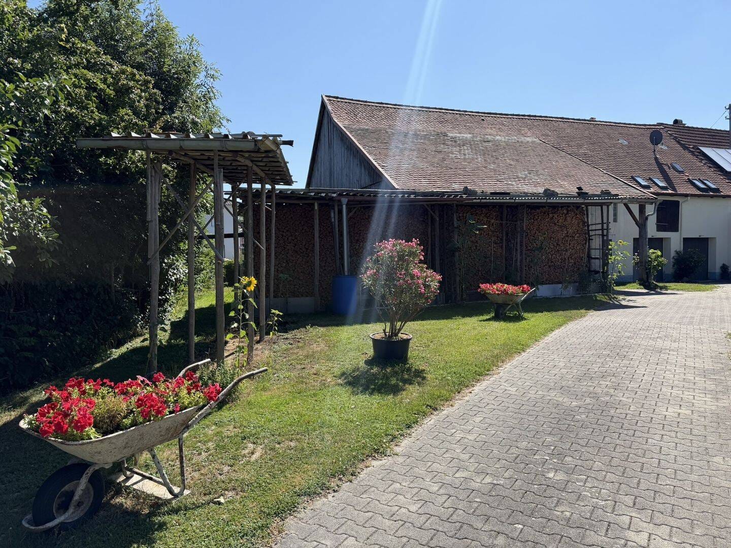 Immobilie in Schwabmünchen - Schönes großes Bauernhaus mit Einliegerwohnung auf 1230m² Grundstücksfläche - Bild 1