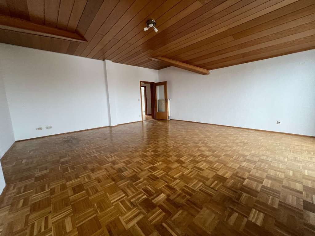 Immobilie in Ihrlerstein - Wenn Sie es gerne geräumig haben: Dachgeschosswohnung in Ihrlerstein zu verkaufen. - Bild 2