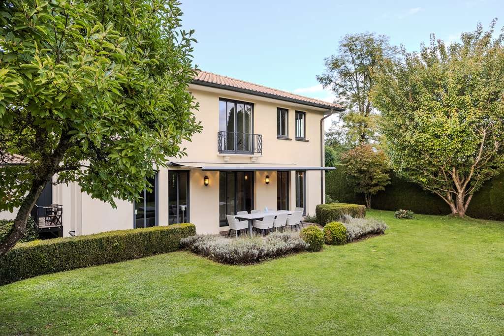 Immobilie in Straßlach-Dingharting - EXKLUSIVE TOSKANA-VILLA  SÜDLICH VON GRÜNWALD – WOHNEN WIE IM URLAUB - Bild 1