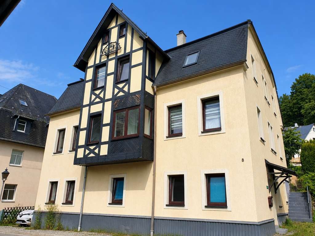 Immobilie in Grünhain-Beierfeld - Familienglück mit viel Platz - großzügiges Wohnhaus mit Ferienwohnung mitten in Bernsbach - Bild 0