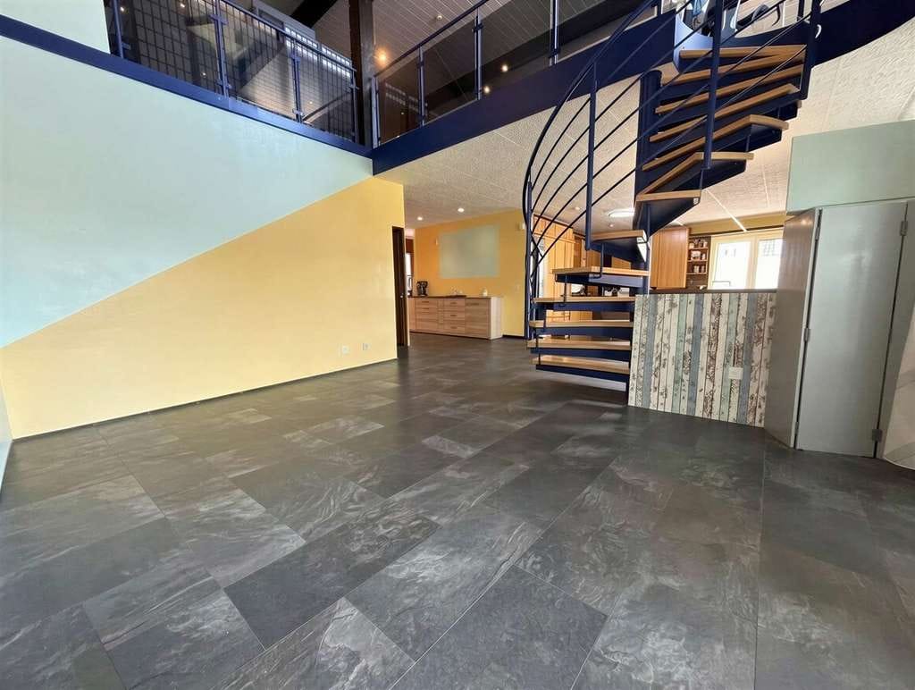 Immobilie in Erbes-Büdesheim - Stilvolle Architektenwohnung mit Galerieebene, Luxusküche & Sonnenbalkon - Bild 2