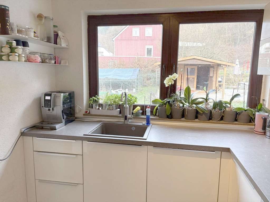 Immobilie in Hentern - Modernisiertes Einfamilienhaus mit Kamin, Garten & Garage - Bild 1