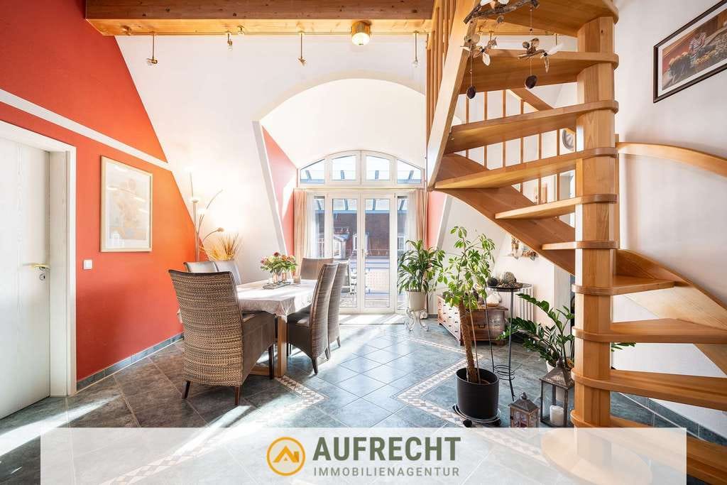 Immobilie in Karlsfeld - A U F R E C H T°WOHNEN AUF 2 EBNEN° Galeriewohnung mit 2 Stellplätzen und Südbalkon in Karlsfeld -S2 - Bild 2