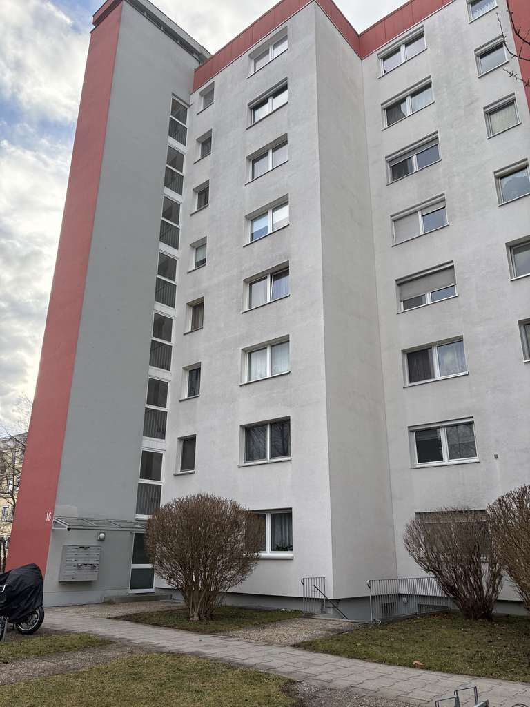 Immobilie in Königsbrunn - +KÖNIGSBRUNN+ Helle 3-Zi.-Wohnung,  72 qm, Balkon, 5.OG, ruhig,  € 3.300.--/qm - Bild 0