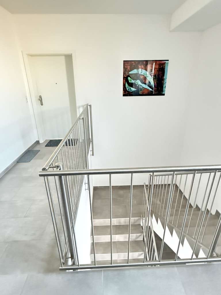 Immobilie in Stockstadt - Sonnige 5-Zimmer Maisonette-Wohnung mit Balkon, grosser Dachterrasse und zusätzl. grossem Hobbyraum - Bild 2