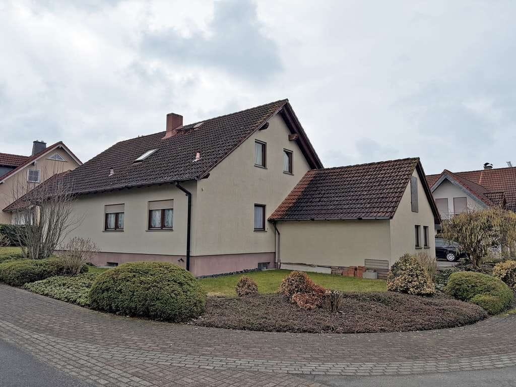 Immobilie in Hofbieber - Einfamilien-Fertighaus in Hofbieber mit Massivbau Keller & Doppelgarage - Bild 2