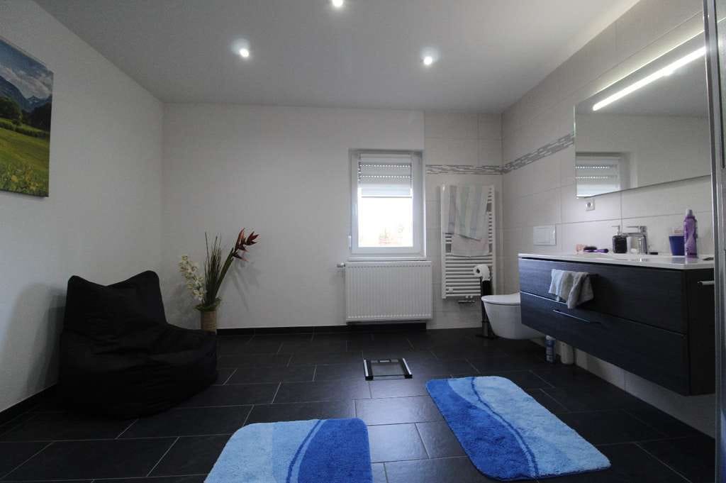 Immobilie in Limbach-Oberfrohna - Platz für Ihr Projekt - Mehrgenerationenhaus, Tierhaltung, Wohnen und Arbeiten zu Hause  - Bild 3