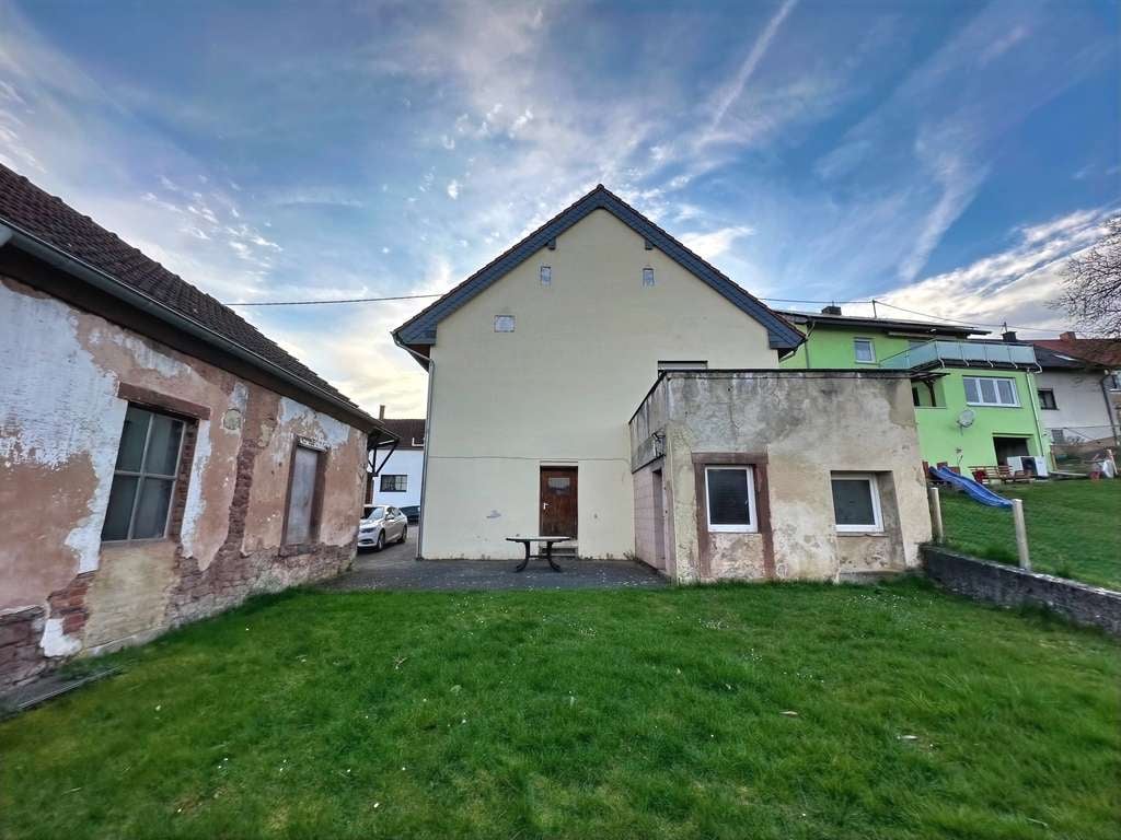 Immobilie in Merchweiler - Großzügiges Einfamilienhaus mit Potenzial - Bild 2