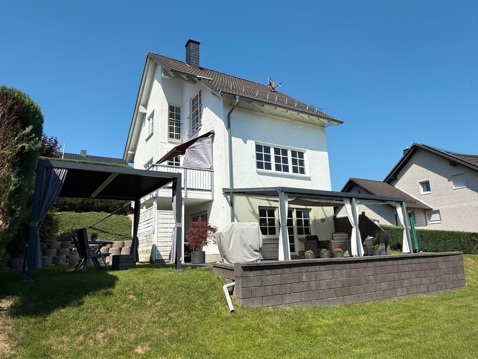 Immobilie in Drolshagen - Einziehen und wohlfühlen – Gepflegtes Einfamilienhaus in naturnaher Feldrandlage mit traumhaftem Blick ins Grüne in Drolshagen-Frenkhausen - Bild 0