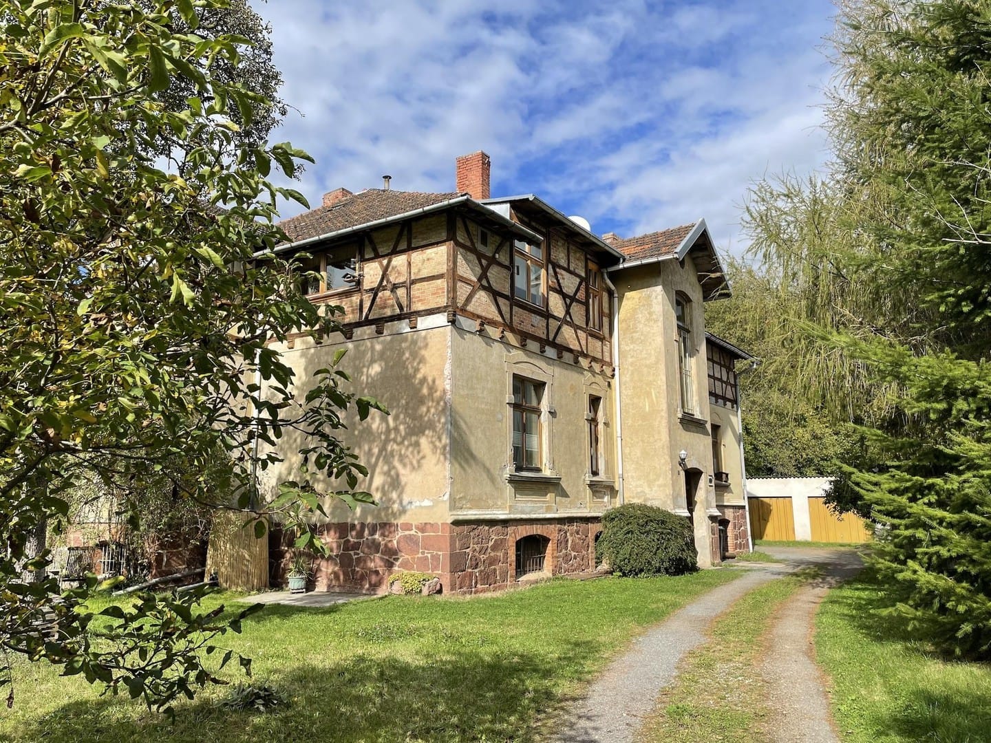 Immobilie in Harztor - Idyllische Villa/Mehrfamilienhaus in grünem Erholungsort (Harz) - mit Ausbau-/Investmentpotential - Bild 0