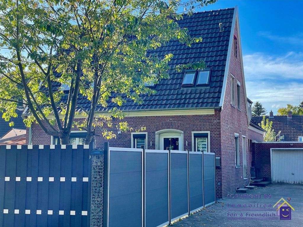Immobilie in Hesel - *** TEIL SANIERTES DOPPELHAUS MIT POOL UND GARAGE IN HESEL! Wohnen direkt am Heseler Wald - Bild 2