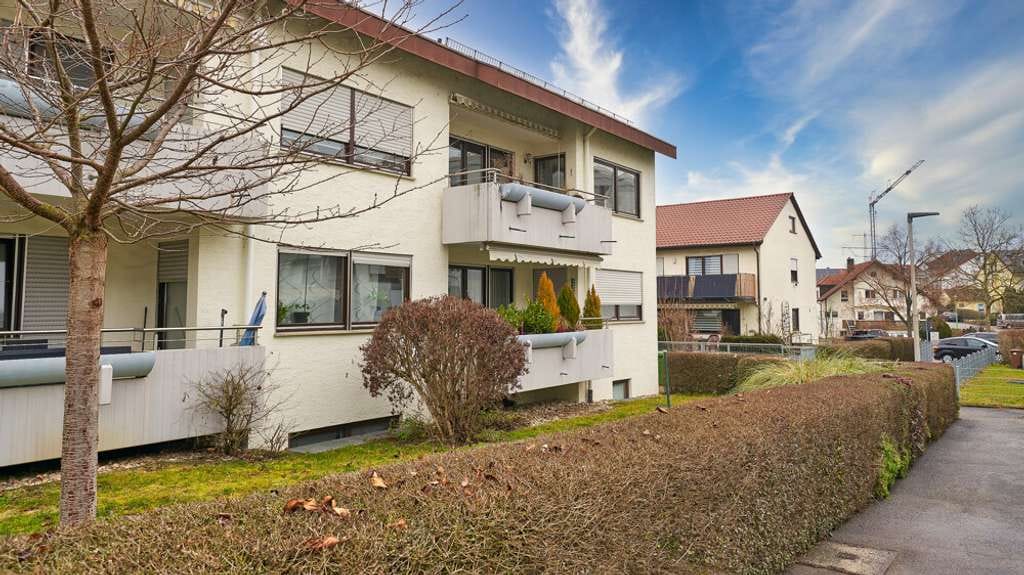 Immobilie in Freiberg am Neckar - Schicke 4 Zimmer Wohnung mit zwei Balkonen und TG Stellplatz in bester Lage von Freiberg am Neckar! - Bild 2