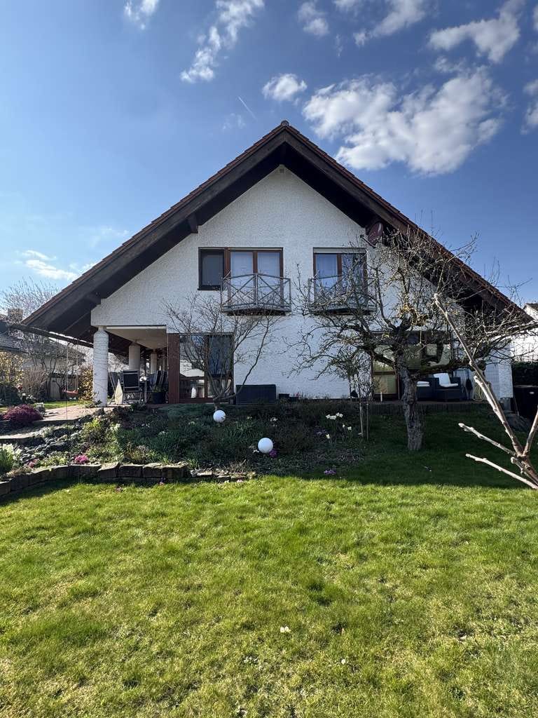 Immobilie in Lahnau - „Architektenhaus | 8 Zimmer | Sauna | Wintergarten | PV-Anlage | 769 m² Grundstück" - Bild 2