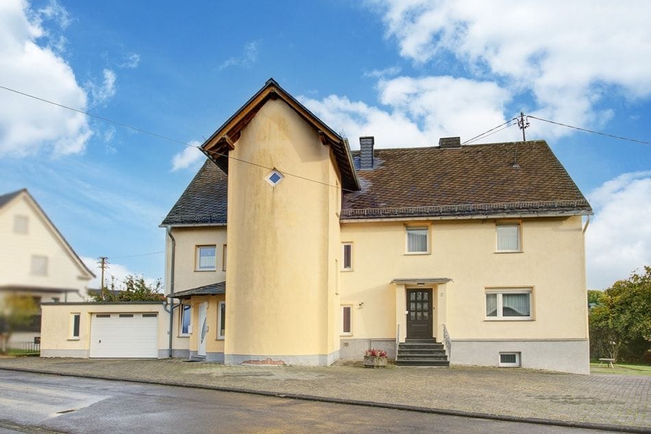 Immobilie in Elkenroth - Interessantes Zweifamilienhaus im Doppelhaustil! Ansprechende Kombination aus zwei Baugenerationen!  - Bild 2