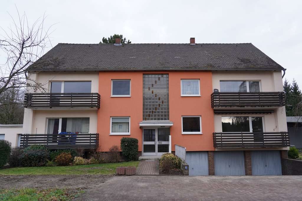 Immobilie in Lehrte - * Anlageobjekt in Lehrte/Hämelerwald * - Mehrfamilienhaus mit 4 Wohnungen u. 4 Garagen - Bild 1
