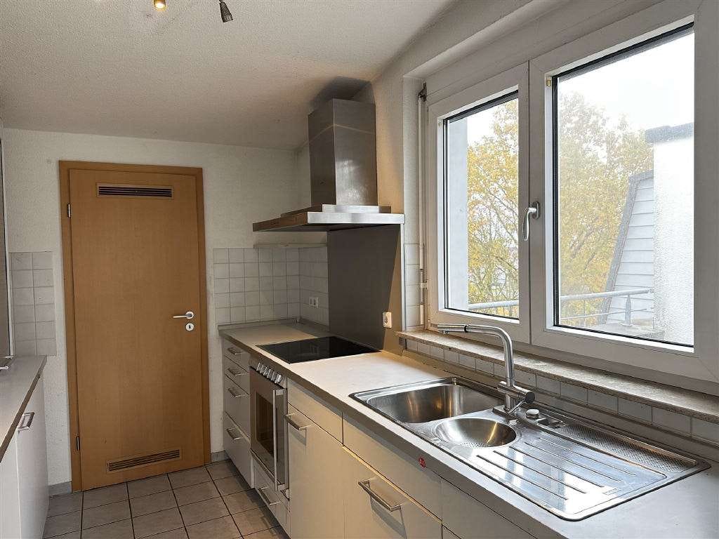 Immobilie in Freiberg am Neckar - Lichtdurchflutete 3,5-Zi.-Wohnung in bester Lage! - Bild 2