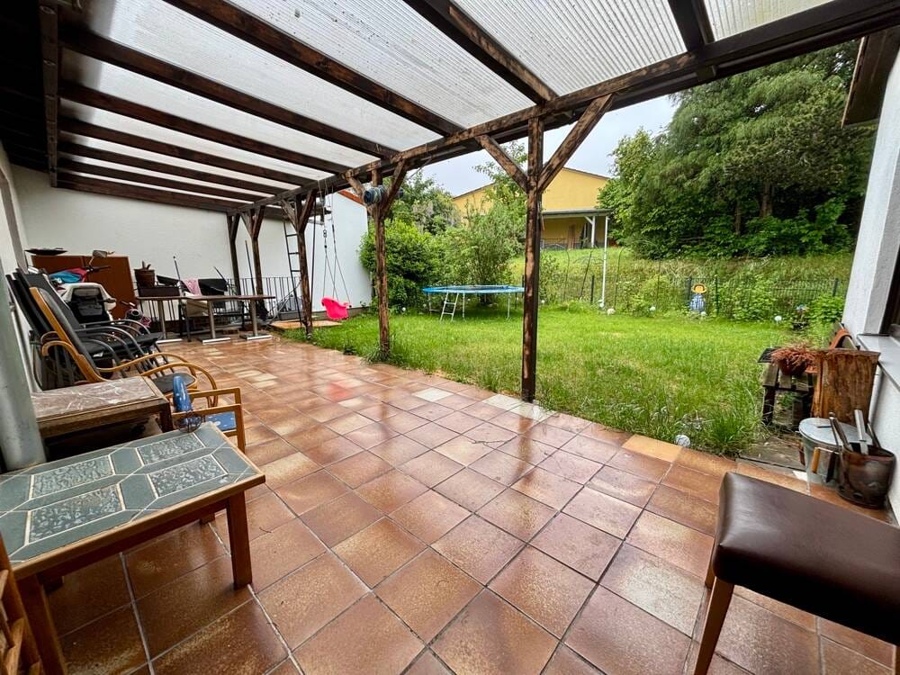 Immobilie in Neustadt bei Coburg - Charmantes Reihenmittelhaus im Bungalowstil mit Garage – Wohnen auf einer Ebene in begehrter Lage vo - Bild 1