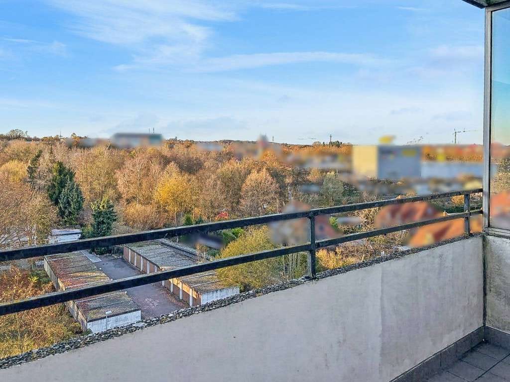 Immobilie in Schwentinental - Modernisierungsbedürftige 4-Zimmer-Wohnung mit Sonnenbalkon und Weitblick in Schwentinental - Bild 4