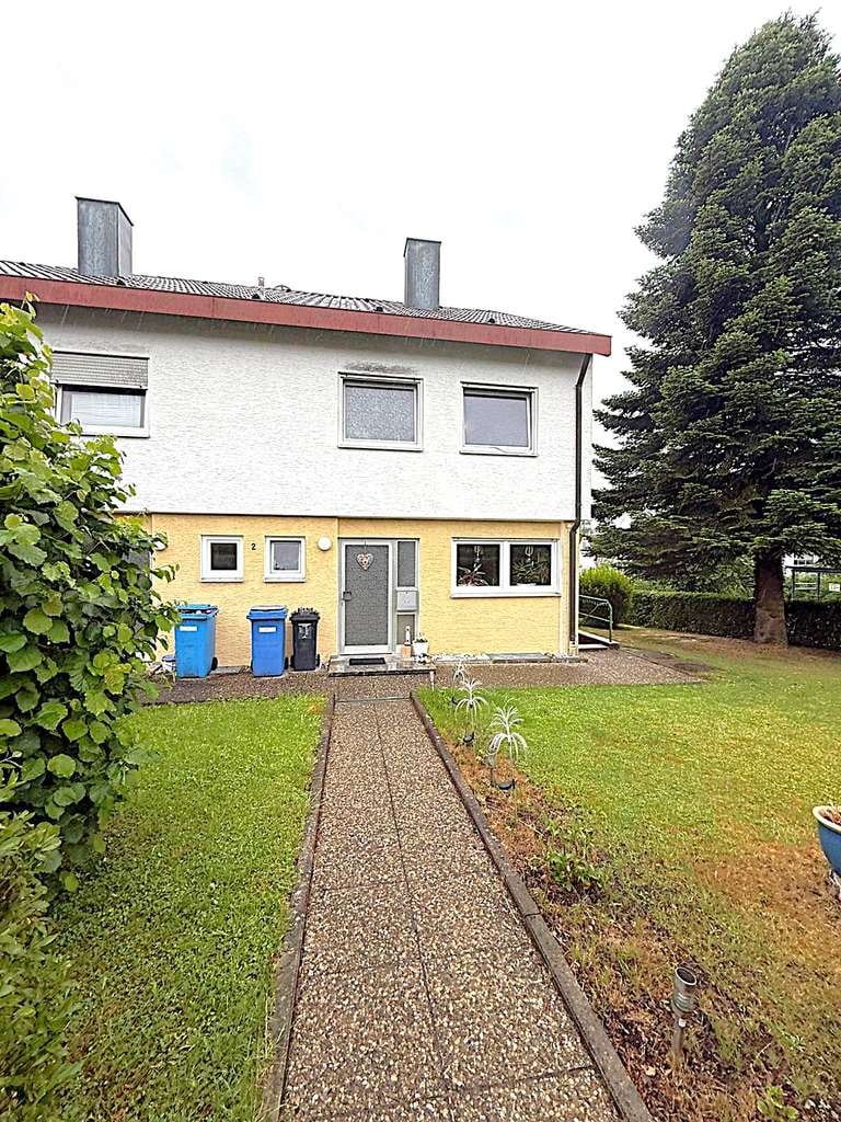 Immobilie in Hüttisheim - Vermietete Doppelhaushälfte zu verkaufen! Top B30 Anbindung - Bild 1