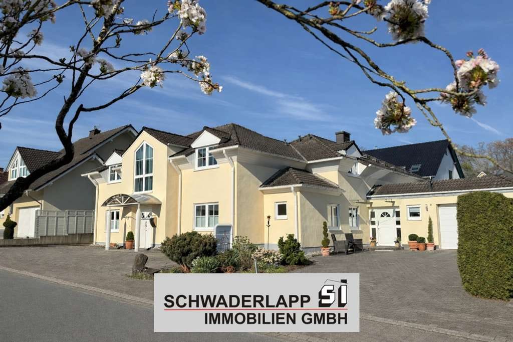 Immobilie in Helferskirchen - Wohntraum für Anspruchsvolle
Exclusives Zweifamilienhaus mit schönem Grundstück - Bild 0