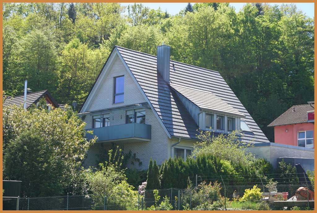 Immobilie in Haslach im Kinzigtal - Charmantes Einfamilienhaus mit Wellnessbereich und traumhaftem Ausblick in Bestlage von Haslach! - Bild 0