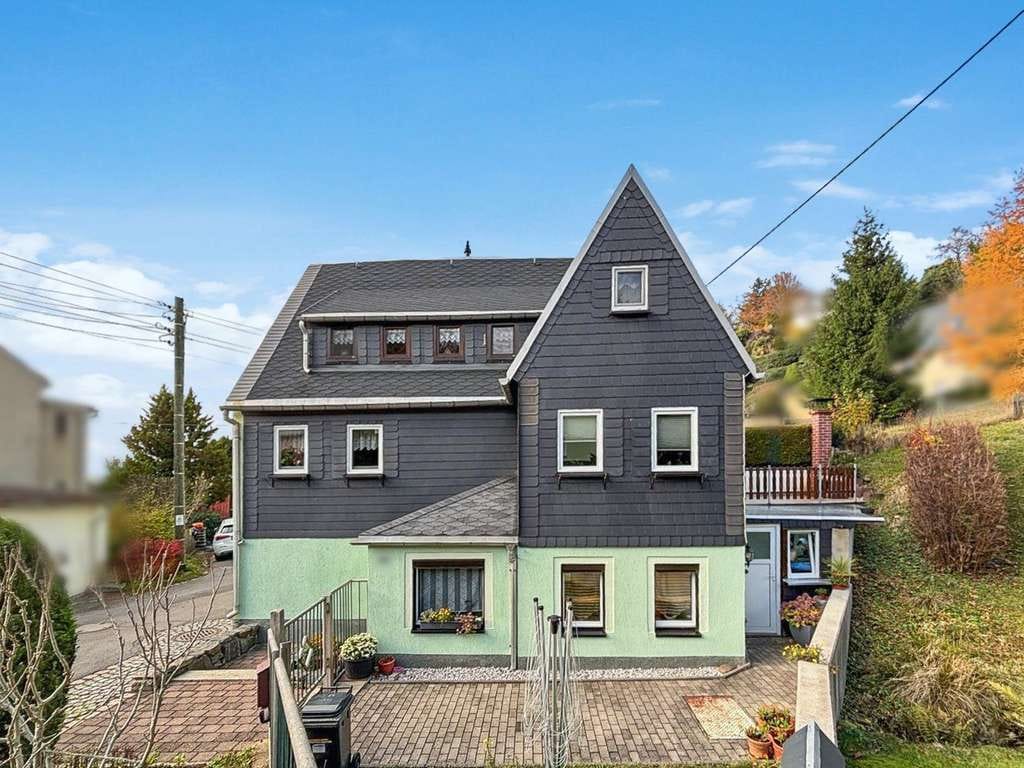 Immobilie in Grünhainichen - Charmantes Einfamilienhaus mit separatem Gartengrundstück in Grünhainichen - Wohnen mit Herz - Bild 2