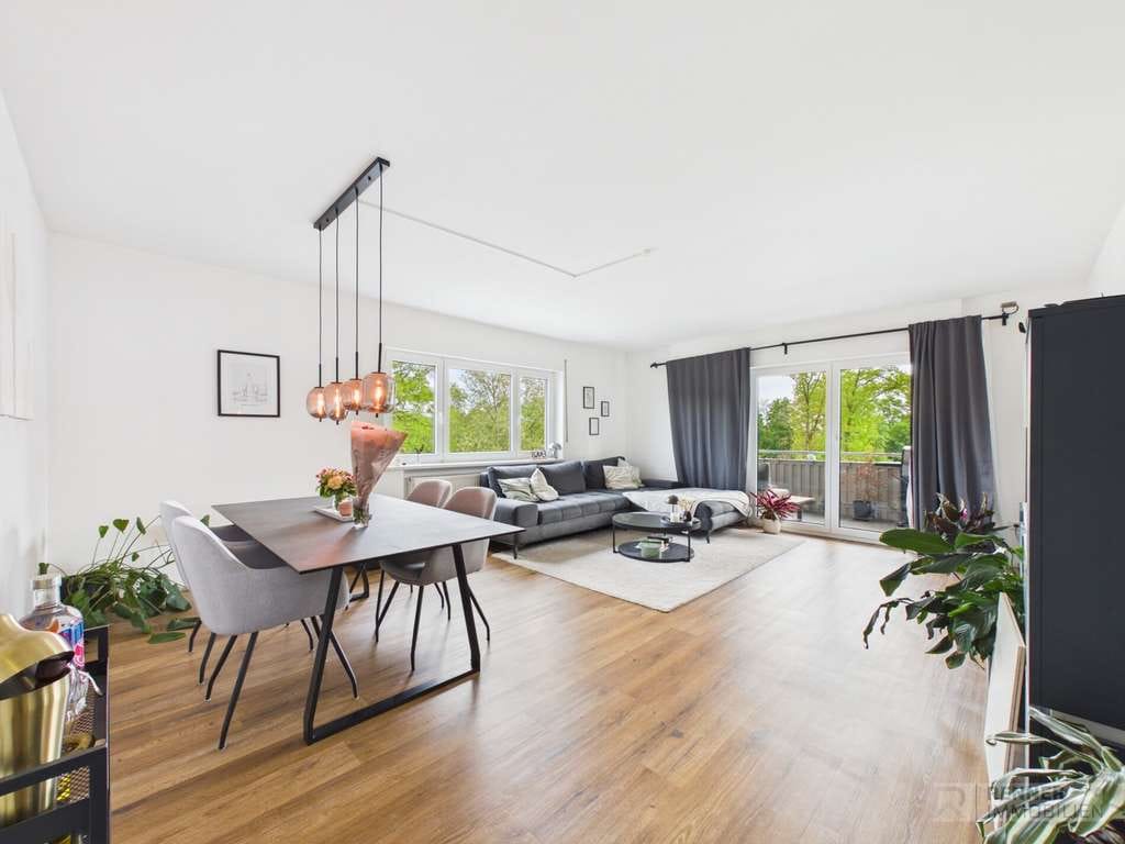 Immobilie in Rückersdorf - Ausblick über Rückersdorf gesucht? - 3 Zimmer Wohnung mit Balkon und groß geschnittenen Zimmern - Bild 0