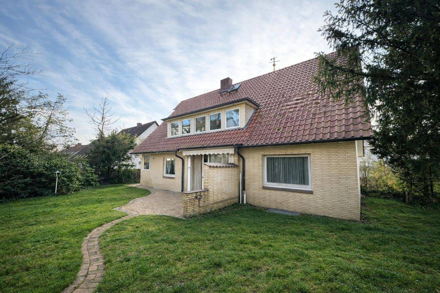 Immobilie in Bad Bevensen - Familienhaus mit Ausbauchance in schöner Sackgassenlage im Roggenkamp - Bild 1