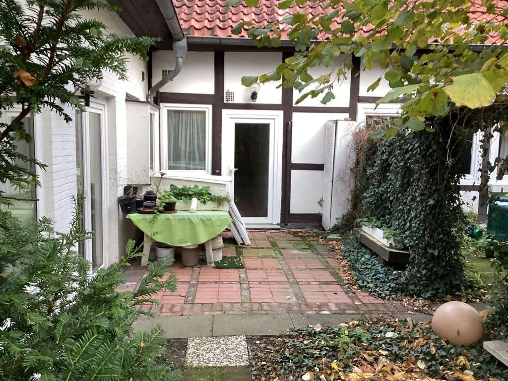 Immobilie in Burgwedel - Eigentumswohnung plus Garagen plus Grundstück - Bild 0