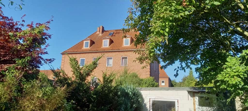 Immobilie in Lambrechtshagen - Mehrfamilienhaus in Alt Reutershagen, 5 x Wohnungen, 3 x Garagen auf 1.302 m² Grundstück...!!! - Bild 1
