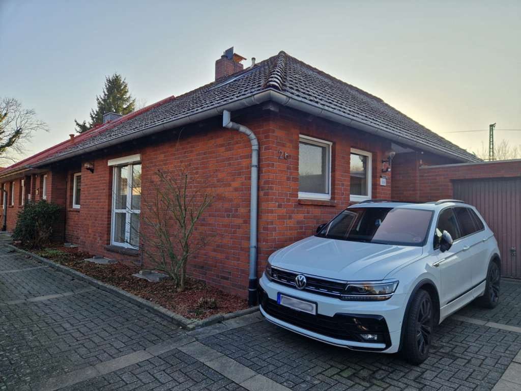 Immobilie in Varel - DHH mit Einfamilienhaus-Charakter = Größe & Aufteilung / Toller Garten ! Mit Garage ! - Bild 1