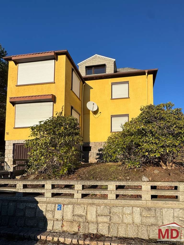 Immobilie in Oelsnitz/Erzgeb. - Großzügiges Einfamilienhaus in herrlicher Lage mit viel Potenzial zum Um- und Ausbau - Bild 2