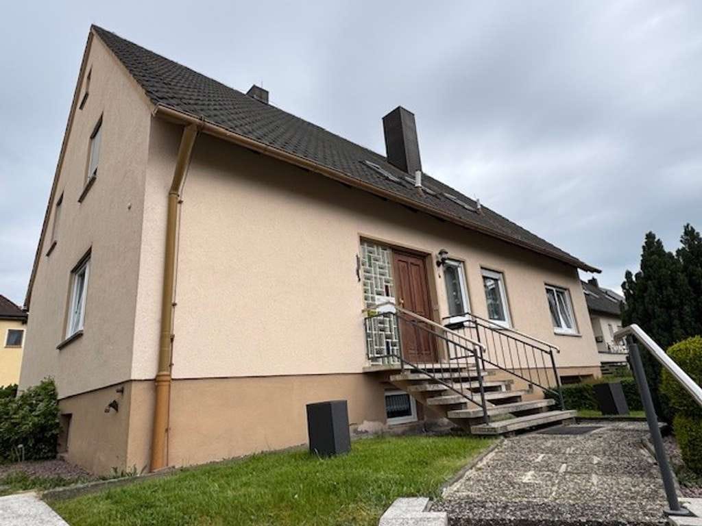 Immobilie in Baunach - Stadt Baunach: Großzügiges Zweifamilienwohnhaus in ruhiger Wohnlage - Bild 1