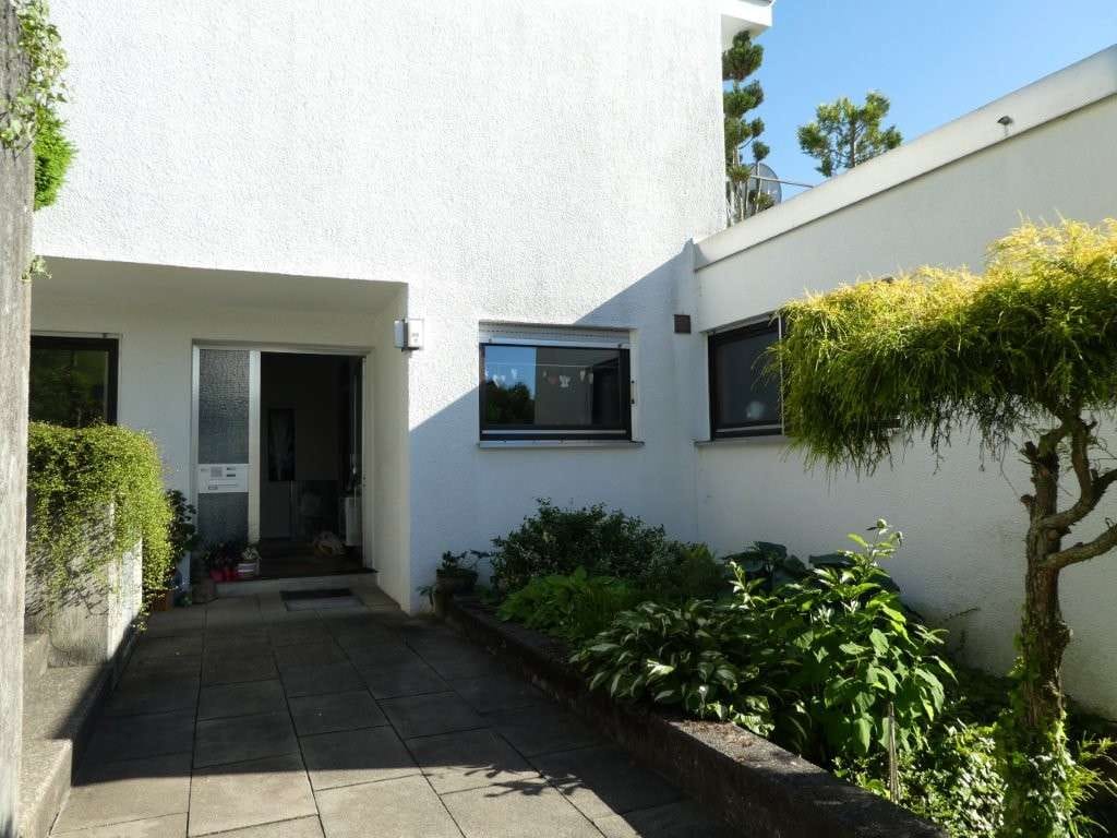 Immobilie in Riederich - Wohnen mit Hauscharakter –
Außergewöhnliche Terrassenwohnung 
mit 2 Sonnenterrassen und Gartenante - Bild 1