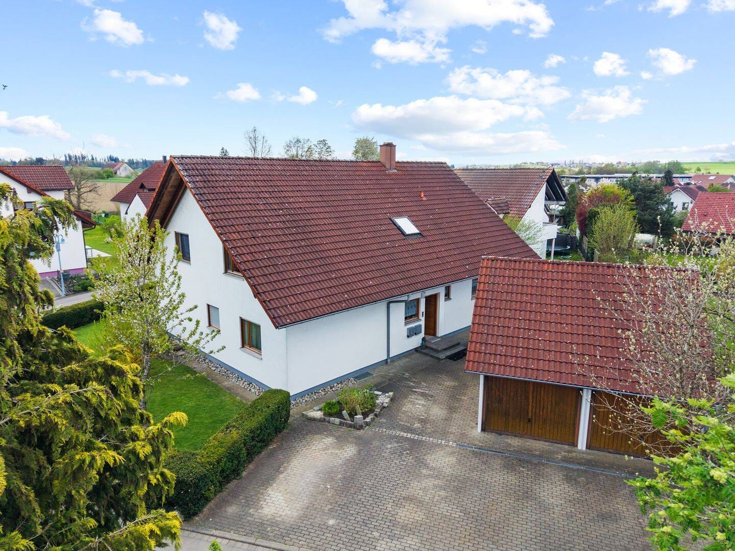 Immobilie in Aulendorf - Attraktives 2-Familienhaus in Aulendorf-Zollenreute  - bezugsfrei mit Entwicklungspotenzial - Bild 2