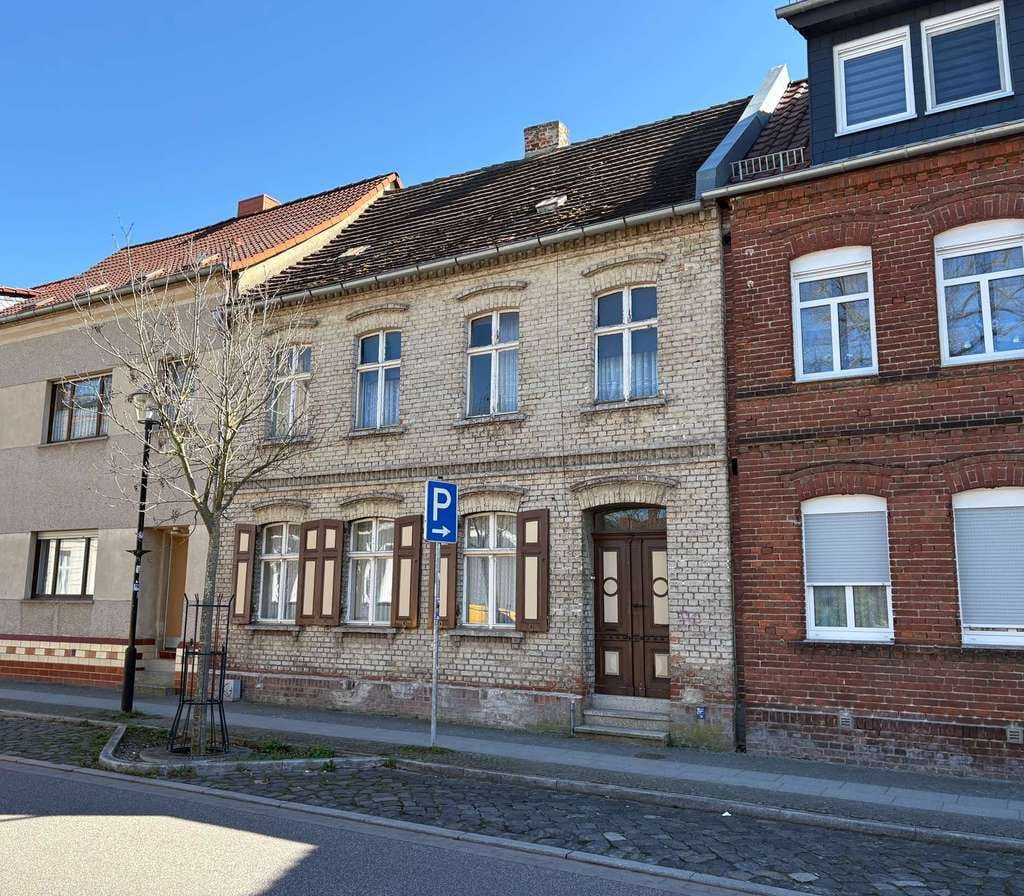 Immobilie in Burg - Stadthaus zur Sanierung, verwirklichen Sie sich Ihren Traum in Burg - Bild 0