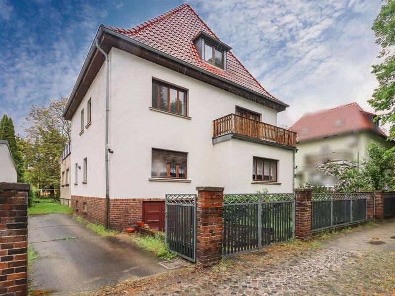 Immobilie in Barby - Charmante Villa mit großem Garten, Dachterrasse & Saunahaus - Wohnen mit Charakter in Calbe - Bild 0