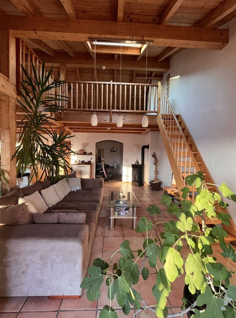 Immobilie in Seeon-Seebruck - Charmante Galeriewohnung mit Sichtdachstuhl & Südbalkon - Bild 3