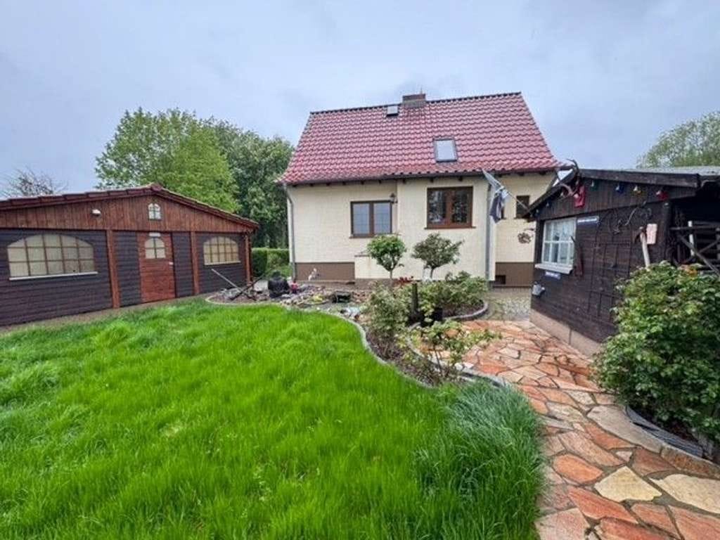 Immobilie in Niepars - Wohnen am Feldrand – Haus mit Sauna und Doppelcarport - Bild 1