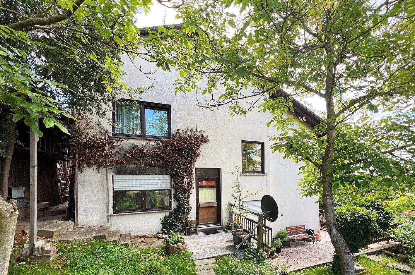 Immobilie in Ebelsbach - Charmantes, großzügiges und lichtdurchflutetes Traumhaus mit imposanten Weitblick und Einliegerwohnung - Bild 1