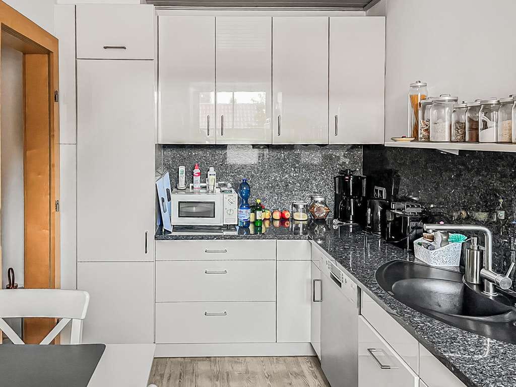 Immobilie in Büdelsdorf - Großzügiges Wohnhaus mit Anbau, Garten und flexibler Nutzung in Büdelsdorf - Bild 1