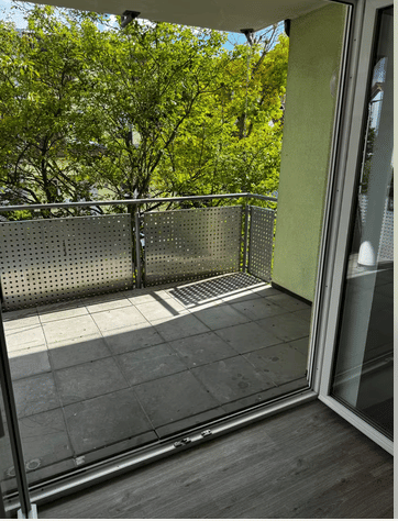 Immobilie in Werneck - Schöne 4-Zimmer-Eigentumswohnung mit Balkon und 2 Kfz-Stellplätzen im Wert von 15.000,-- € in guter Lage in Werneck - Bild 2