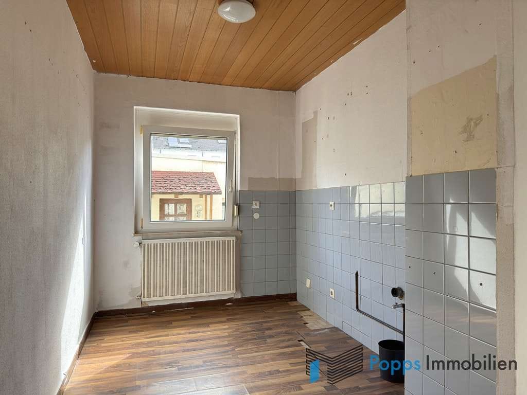 Immobilie in Kelkheim - Viel Raum für die Familie - Einfamilienhaus mit Bungalow und Garage in guter Lage in Kelkheim - Bild 3