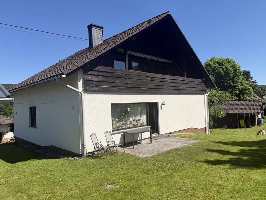 Immobilie in Limbach - Ein-/ Zweifamilienhaus mit großzügigem Grundstück und tollem Blick in Limbach. - Bild 3