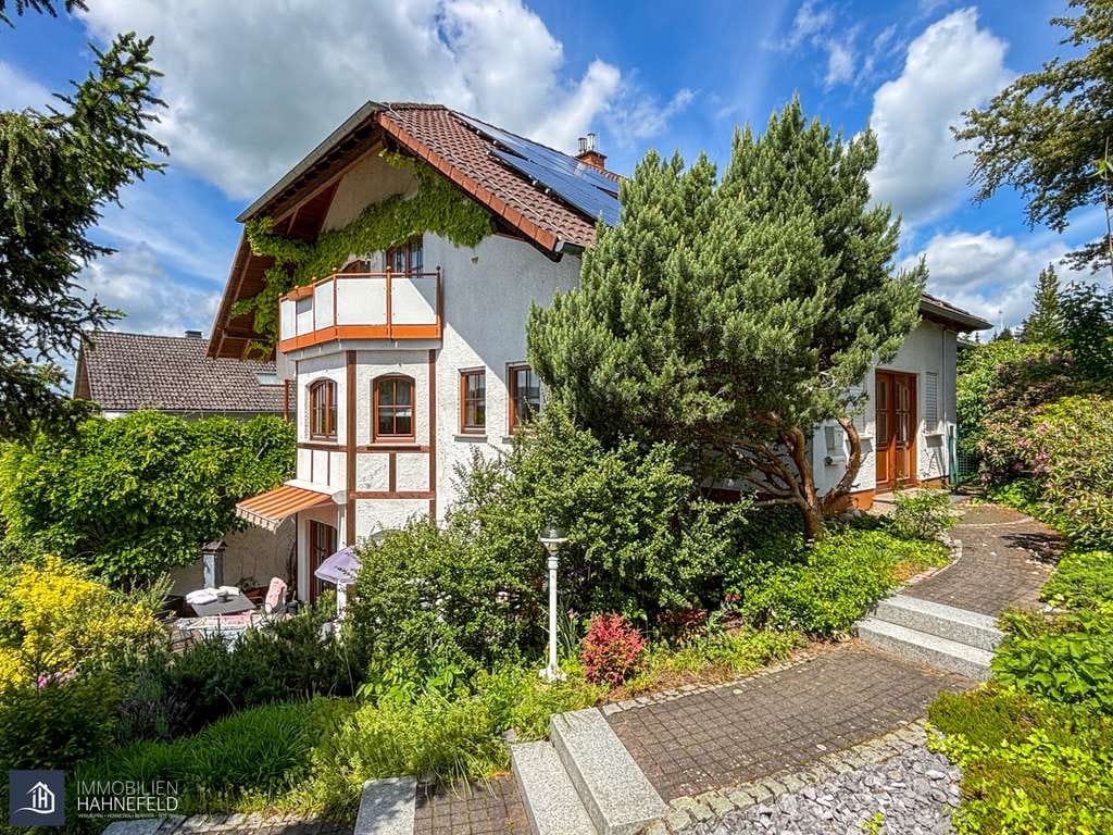 Immobilie in Dornburg - Raum, Licht und Lebensqualität – stilvolles Einfamilienhaus mit Garten, Garage und ELW - Bild 0