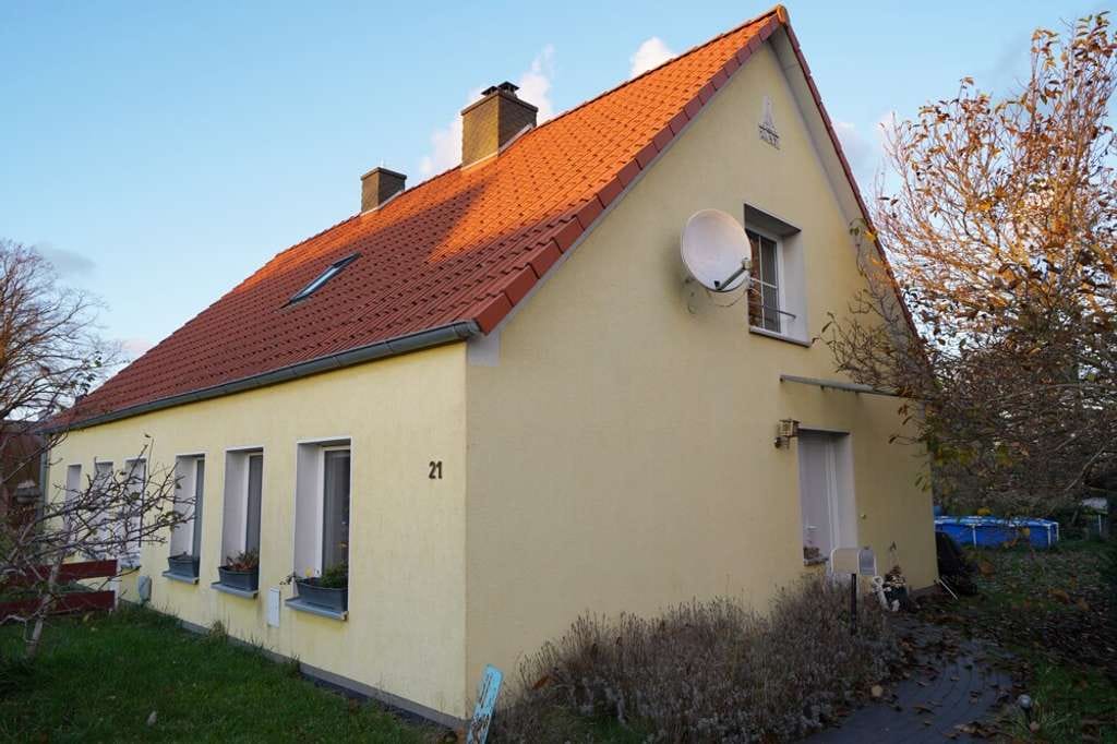 Immobilie in Fiefbergen - Charmantes Einfamilienhaus mit zwei separaten Wohnungen in ruhiger Lage - Bild 1