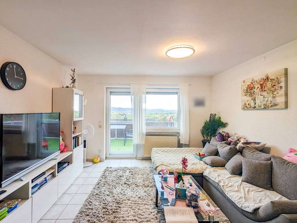 Immobilie in Auenwald - Gemütliche 3-Zimmer-Wohnung mit sonnigem Balkon und Naturblick - Bild 1