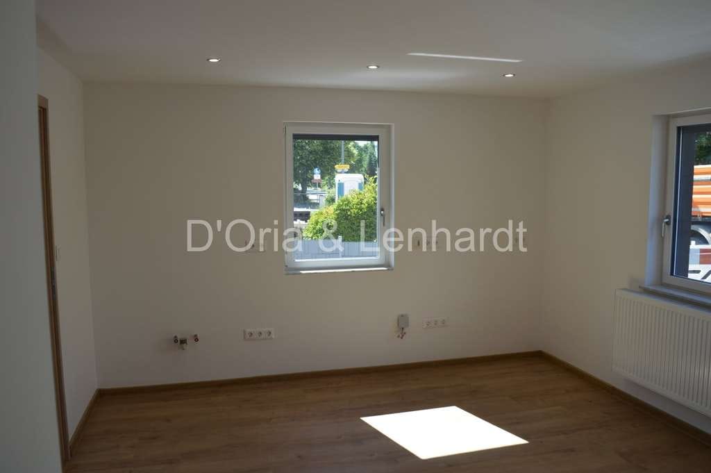 Immobilie in Mallersdorf-Pfaffenberg - Saniertes Einfamilienhaus mit Balkon, Garage und Garten in ruhiger Wohnlage - Bild 4