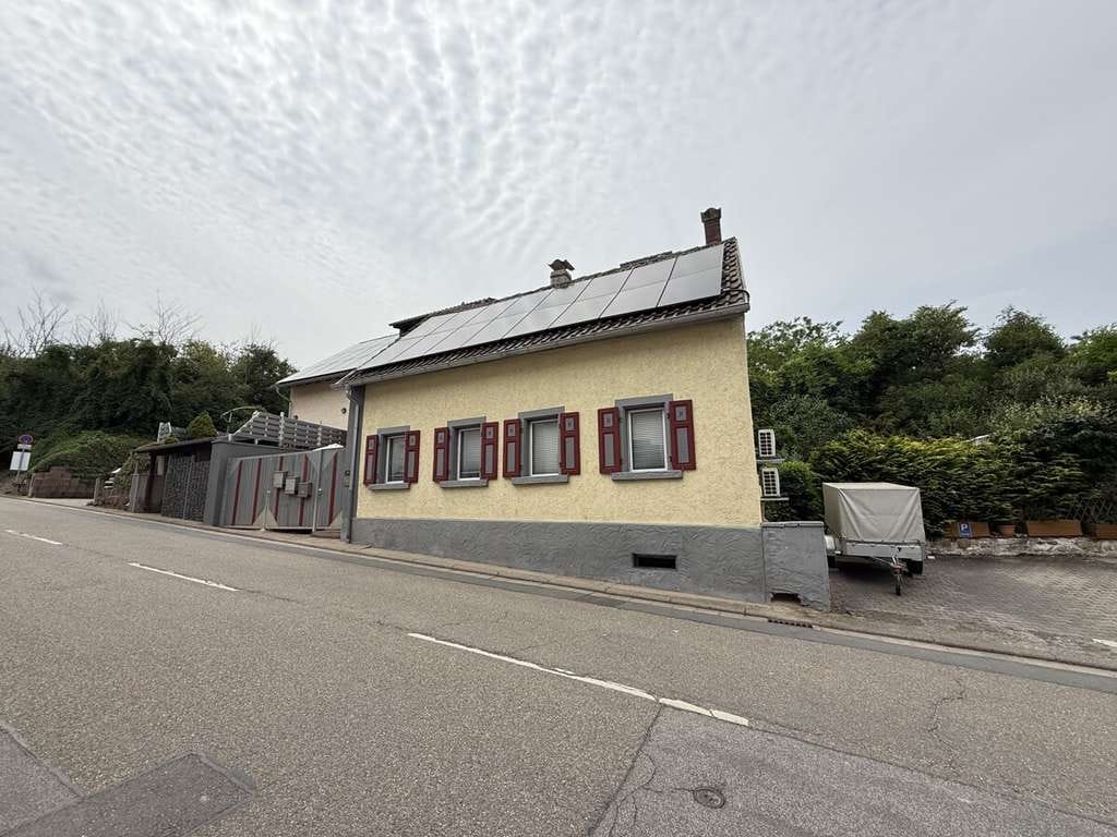 Immobilie in Großkarlbach - ** Ihr Zuhause mit Mehrwert – Dreifamilienhaus und Garten zum Verlieben ** - Bild 1