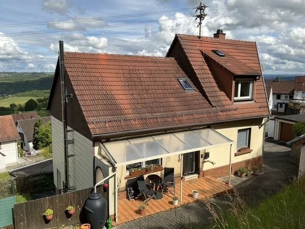 Immobilie in Föckelberg - Föckelberg bei Kusel - Liebevoll renoviertes EFH mit herrlicher Fernsicht - Bild 0
